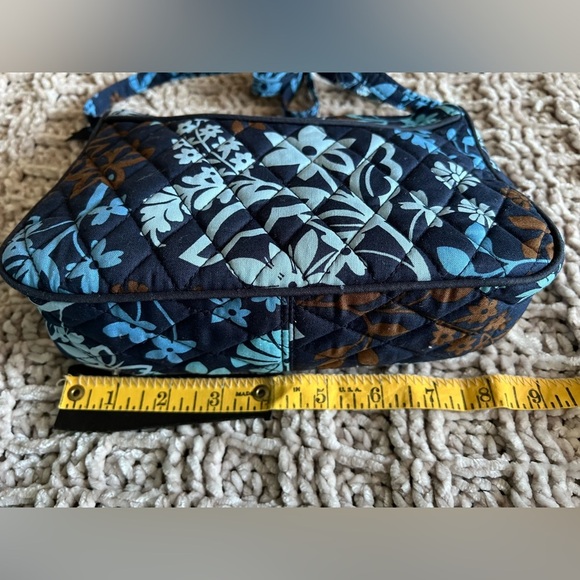 Vera Bradley Navy “Java Floral” Crossbody Bag in excellent pre owned condition. - Picture 6 of 7
